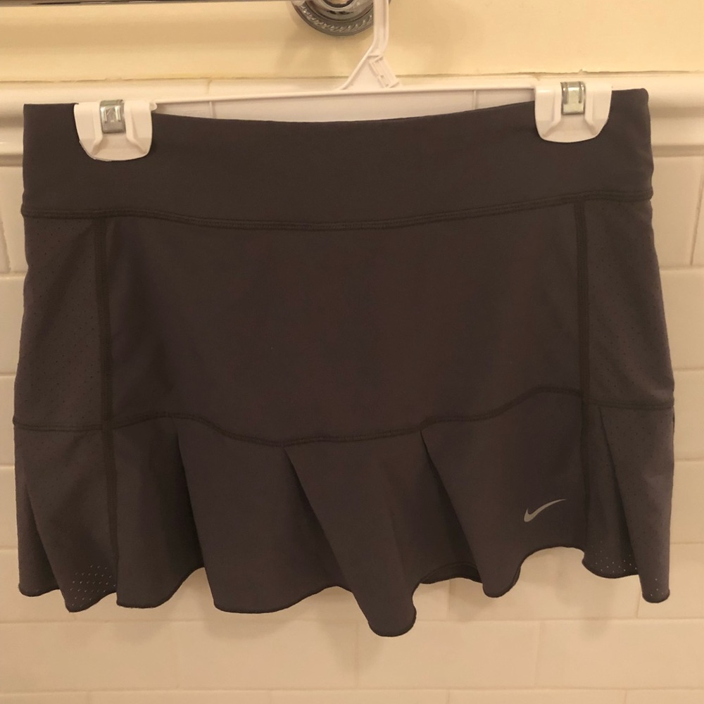 NIKE grey tennis skirt